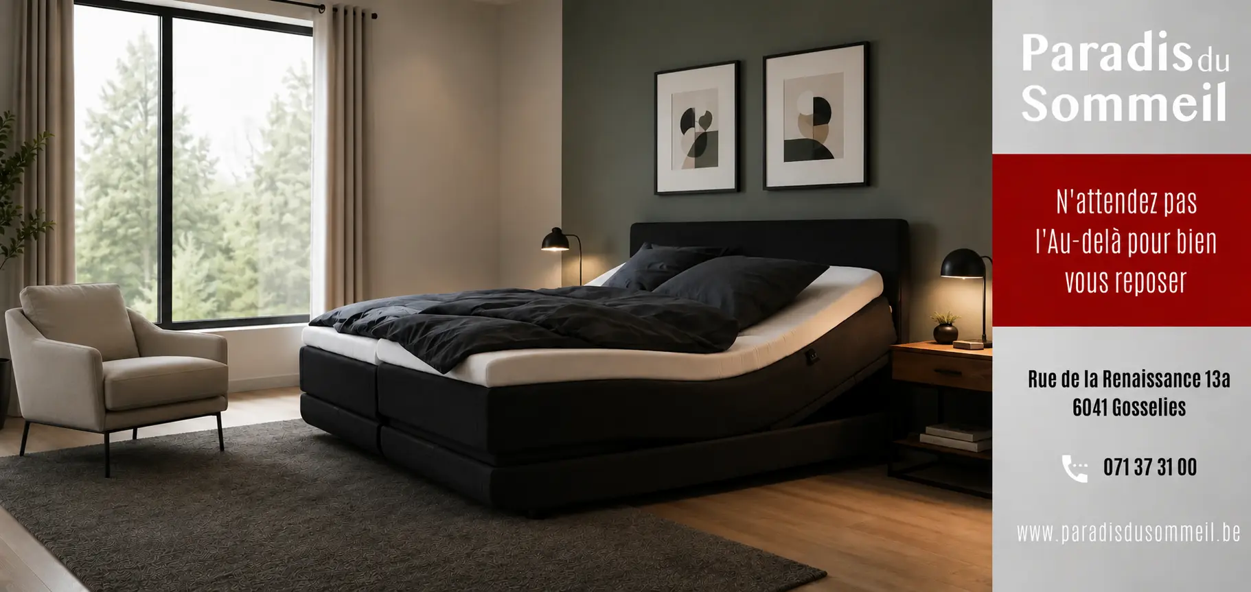 Lit confortable avec literie moderne dans une chambre d’exposition; panneau publicitaire "Paradis du Sommeil" sur le côté droit. Lit confortable avec literie moderne dans une chambre d’exposition; panneau publicitaire "Paradis du Sommeil" sur le côté droit.